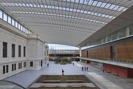 Atrium looking west. Courtesy of Rafael Viñoly Architects Photo credit: Brad Feinknopf, 2012